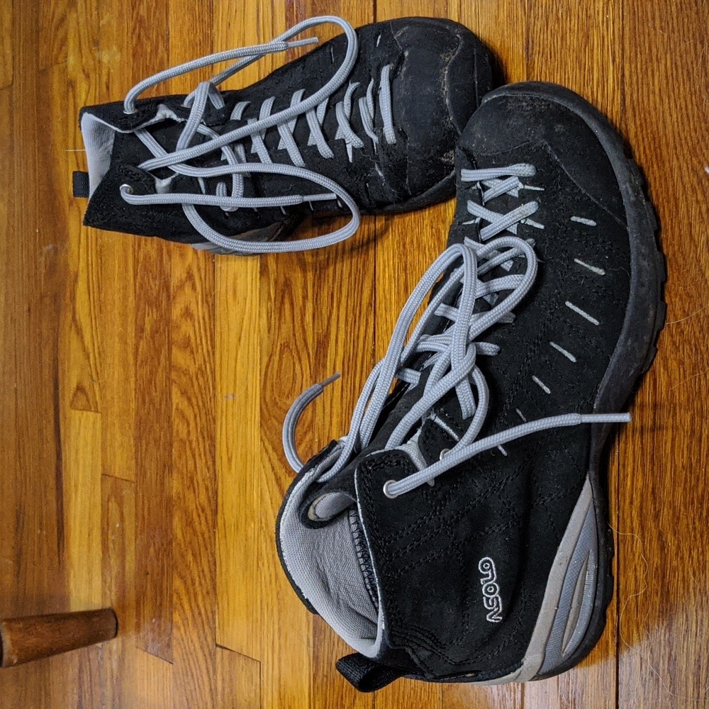 High top hiking boots